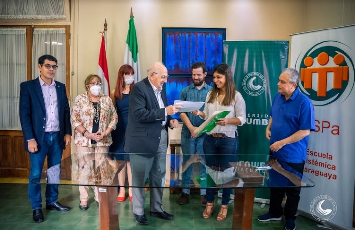 La Escuela Sistémica Paraguaya firma convenio con la UCP