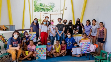 Estudiantes de Diseño Gráfico donaron sus proyectos a niños/as del Bañado Norte