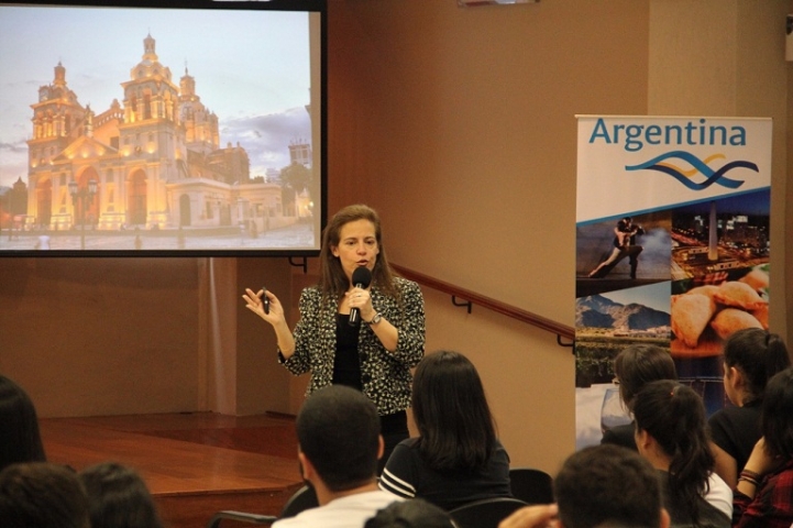 Paula Fariña hablando sobre los patrimonios argentinos