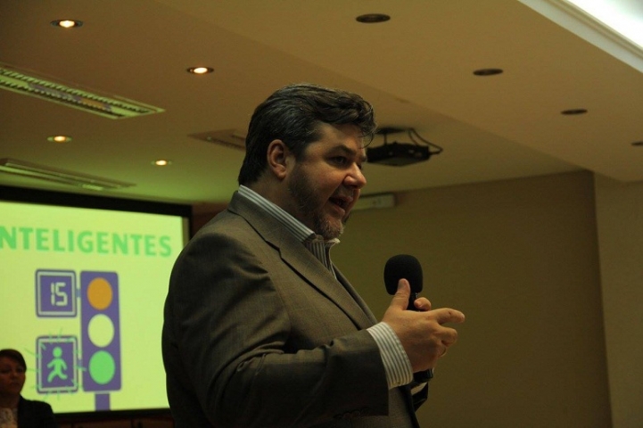 Lic. Guillermo Alcaráz, Gerente del programa “Reconversión Urbana y Metrobús” del MOPC