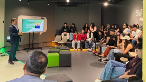 Estudiantes de Columbia realizan visita académica a UniCV